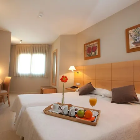 Hotell La Estacion 3*